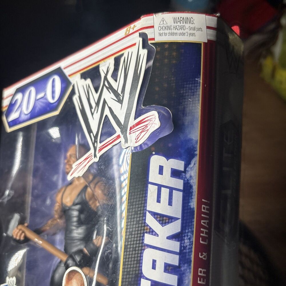 WWE Mattel Elite Toys R Us Exclusive 20-0 The Undertaker - Picture 4 of 8